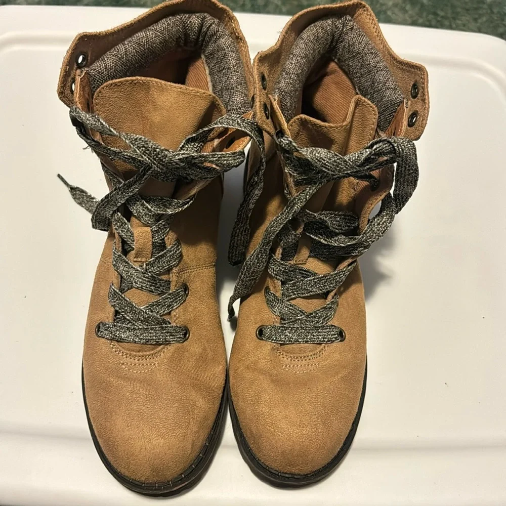 Women’s POP Tania Tan Faux Suede Tweed Collar Lace Up Boots Size 9 NWT